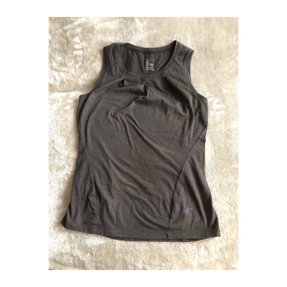 Arc’teryx brown Cassia tank with pleat detail